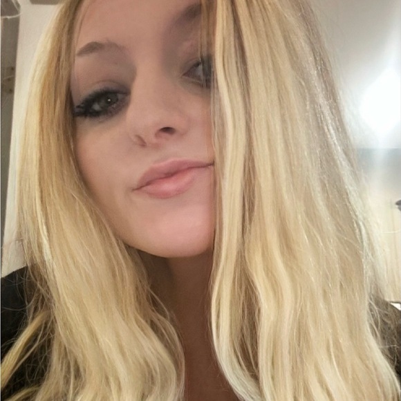 Single Mom/ Widow/ Recovering Addict/ Poshmark Queen - Picture 15 of 16